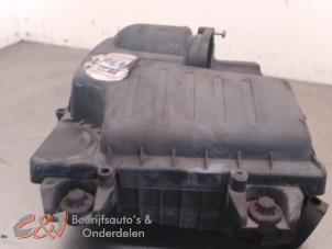 Gebruikte Luchtfilterhuis Renault Trafic New (FL) 2.5 dCi 16V 145 Prijs € 42,00 Margeregeling aangeboden door C&J Bedrijfsauto's & Onderdelen