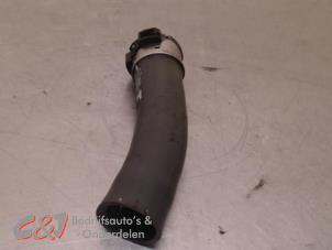 Gebruikte Intercooler Slang Renault Trafic New (FL) 2.5 dCi 16V 145 Prijs € 21,00 Margeregeling aangeboden door C&J Bedrijfsauto's & Onderdelen