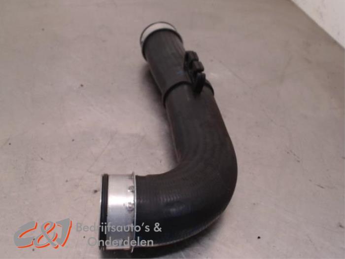 Gebruikte Intercooler Slang Volkswagen Caddy III (2KA,2KH,2CA,2CH) 1.9 TDI Prijs € 10,50 Margeregeling aangeboden door C&J Bedrijfsauto's & Onderdelen