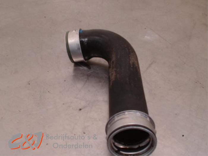 Gebruikte Intercooler Slang Volkswagen Caddy III (2KA,2KH,2CA,2CH) 1.9 TDI Prijs € 10,50 Margeregeling aangeboden door C&J Bedrijfsauto's & Onderdelen
