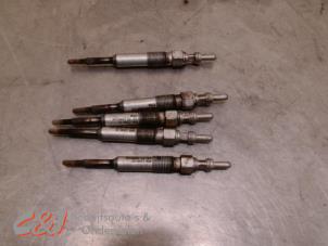 Gebruikte Gloeikaars Volkswagen Transporter T5 2.5 TDi Prijs € 42,00 Margeregeling aangeboden door C&J Bedrijfsauto's & Onderdelen