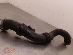 Gebruikte Intercooler Slang Volkswagen Transporter T5 1.9 TDi Prijs € 21,00 Margeregeling aangeboden door C&J Bedrijfsauto's & Onderdelen