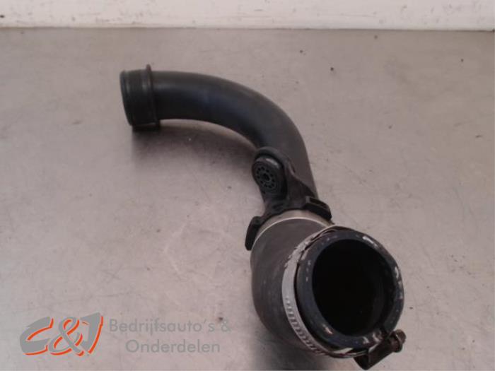 Gebruikte Intercooler Buis Volkswagen Transporter T5 2.0 TDI DRF 4Motion Prijs € 15,75 Margeregeling aangeboden door C&J Bedrijfsauto's & Onderdelen