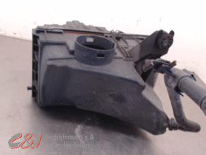 Gebruikte Luchtfilterhuis Volkswagen Transporter T5 2.0 TDI DRF 4Motion Prijs € 52,50 Margeregeling aangeboden door C&J Bedrijfsauto's & Onderdelen