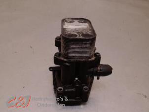 Gebruikte Oliefilterhuis Volkswagen Transporter T5 2.0 TDI DRF Prijs € 31,50 Margeregeling aangeboden door C&J Bedrijfsauto's & Onderdelen