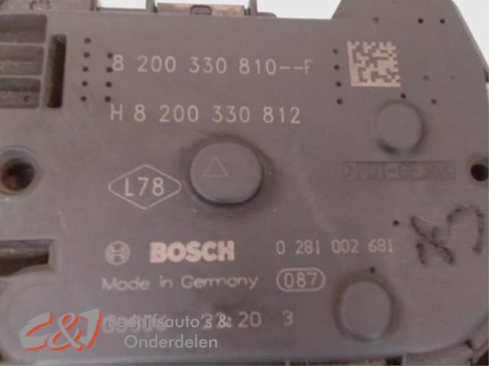 Gasklephuis van een Renault Trafic New (FL) 2.0 dCi 16V 90 2010