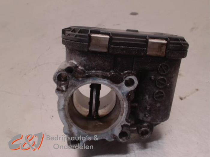 Gasklephuis van een Renault Trafic New (FL) 2.0 dCi 16V 90 2010