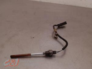 Gebruikte Olie niveau sensor Renault Trafic (1FL/2FL/3FL/4FL) 2.0 dCi 16V 145 Prijs € 21,00 Margeregeling aangeboden door C&J Bedrijfsauto's & Onderdelen