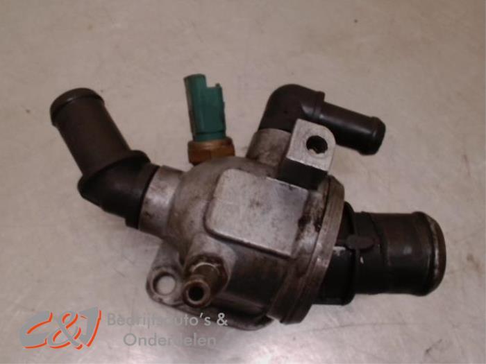 Gebruikte Thermostaathuis Opel Combo (Corsa C) 1.3 CDTI 16V Prijs € 15,75 Margeregeling aangeboden door C&J Bedrijfsauto's & Onderdelen