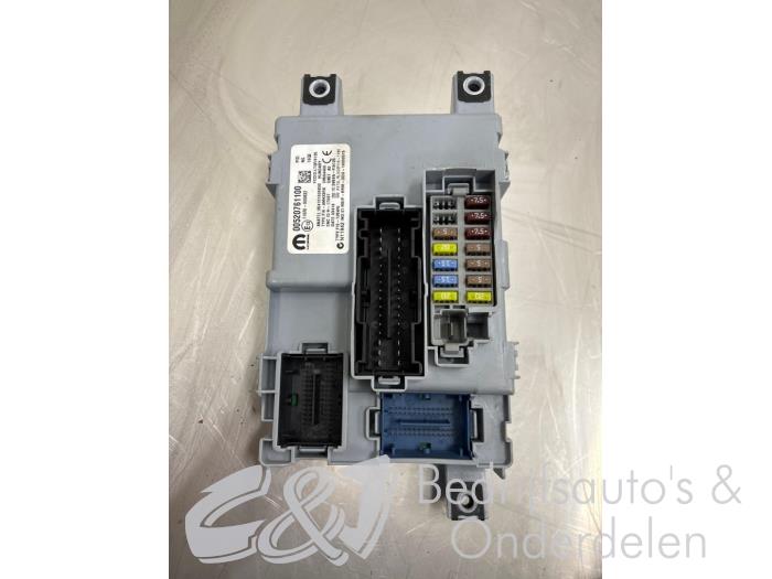Kontaktslot + computer van een Fiat Doblo Cargo (263) 1.6 D Multijet 2018