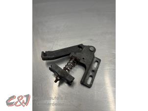 Gebruikte Handrem Mechaniek Mercedes Vito (447.6) 2.0 116 CDI 16V Prijs € 31,50 Margeregeling aangeboden door C&J Bedrijfsauto's & Onderdelen