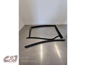 Gebruikte Deurrubber 4Deurs links-voor Ford Transit Courier 1.5 TDCi 75 Prijs € 42,00 Margeregeling aangeboden door C&J Bedrijfsauto's & Onderdelen