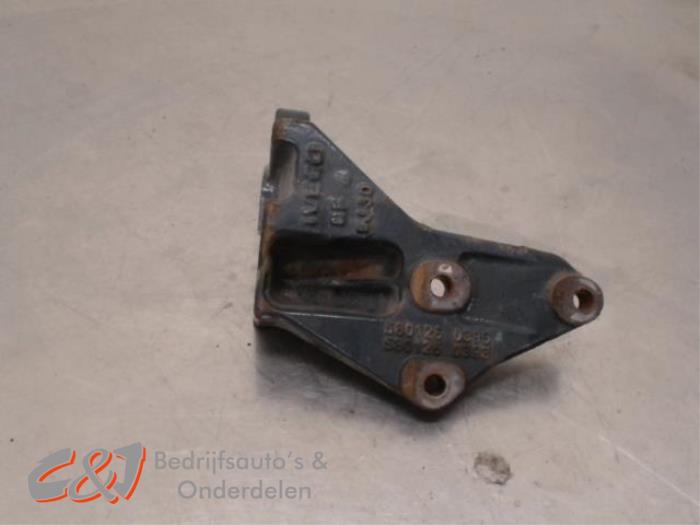Gebruikte Motorsteun Iveco New Daily VI 35C17, 35S17, 40C17, 50C17, 65C17, 70C17 Prijs € 21,00 Margeregeling aangeboden door C&J Bedrijfsauto's & Onderdelen