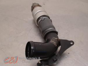 Gebruikte Intercooler Buis Ford Transit Connect (PJ2) 1.5 TDCi Prijs € 21,00 Margeregeling aangeboden door C&J Bedrijfsauto's & Onderdelen