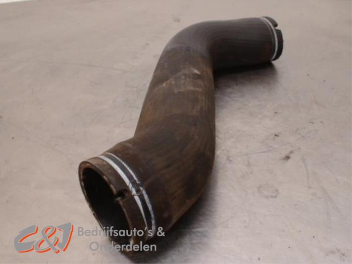 Gebruikte Intercooler Slang Iveco New Daily VI 35C17, 35S17, 40C17, 50C17, 65C17, 70C17 Prijs € 10,50 Margeregeling aangeboden door C&J Bedrijfsauto's & Onderdelen
