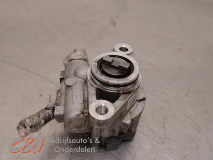 Gebruikte Pomp Servo Iveco New Daily VI 35C17, 35S17, 40C17, 50C17, 65C17, 70C17 Prijs € 31,50 Margeregeling aangeboden door C&J Bedrijfsauto's & Onderdelen