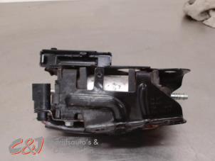 Gebruikte Brandstofpomp Elektrisch Volkswagen Caddy IV 2.0 TDI 16V DPF Prijs € 36,75 Margeregeling aangeboden door C&J Bedrijfsauto's & Onderdelen