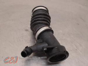 Gebruikte Aanzuigslang Lucht Ford Tourneo Connect/Grand Tourneo Connect 1.5 EcoBlue Prijs € 47,25 Margeregeling aangeboden door C&J Bedrijfsauto's & Onderdelen