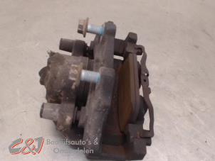 Gebruikte Remklauw (Tang) rechts-voor Ford Tourneo Connect/Grand Tourneo Connect 1.5 EcoBlue Prijs € 78,75 Margeregeling aangeboden door C&J Bedrijfsauto's & Onderdelen