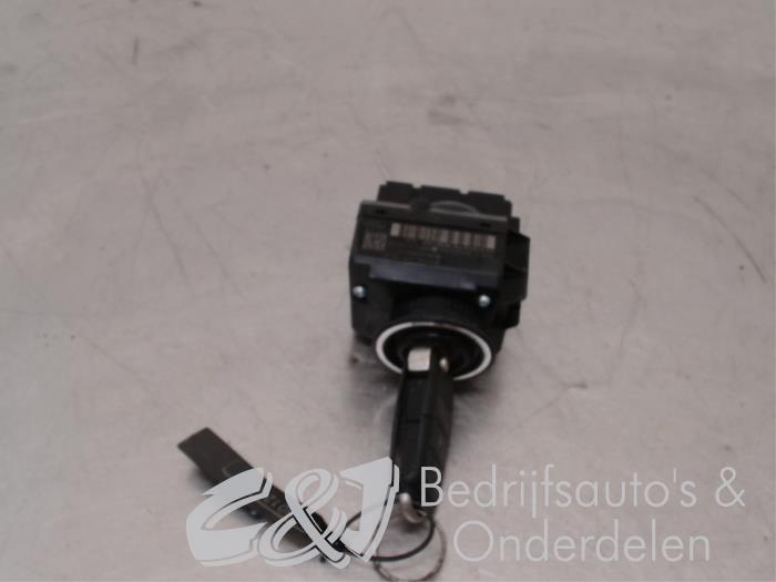 Kontaktslot+Sleutel van een Volkswagen Crafter 2.0 BiTDI 2014