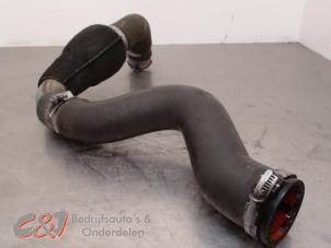 Gebruikte Intercooler Slang Opel Vivaro 2.5 CDTI 16V Prijs € 52,50 Margeregeling aangeboden door C&J Bedrijfsauto's & Onderdelen