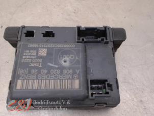 Gebruikte Comfort Module Mercedes Sprinter 3t (906.61) 209 CDI 16V Prijs € 31,50 Margeregeling aangeboden door C&J Bedrijfsauto's & Onderdelen