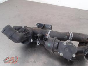 Gebruikte Thermostaathuis Renault Trafic (1FL/2FL/3FL/4FL) 1.6 dCi 95 Prijs € 63,00 Margeregeling aangeboden door C&J Bedrijfsauto's & Onderdelen