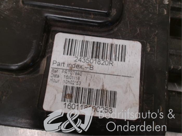 Spanningsregelaar van een Opel Vivaro 1.6 CDTI BiTurbo 120 2016