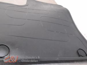 Gebruikte Matten Set Renault Trafic (1FL/2FL/3FL/4FL) 1.6 dCi 95 Prijs € 26,25 Margeregeling aangeboden door C&J Bedrijfsauto's & Onderdelen