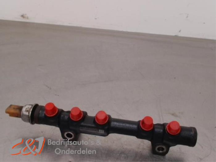 Gebruikte Injector brug Peugeot Expert (V1/VA/VB/VE/VF/VT/VY) 1.6 Blue HDi 115 Prijs € 21,00 Margeregeling aangeboden door C&J Bedrijfsauto's & Onderdelen