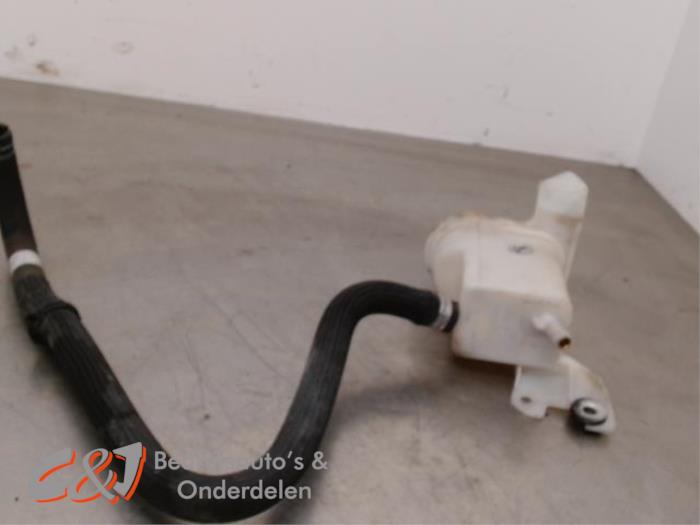 Gebruikte Servo Oliereservoir Fiat Fiorino (225) 1.4 Prijs € 10,50 Margeregeling aangeboden door C&J Bedrijfsauto's & Onderdelen
