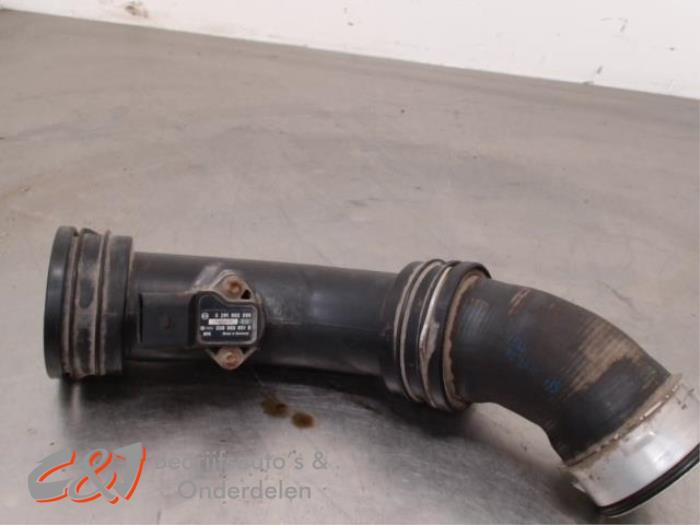 Intercooler Buis van een Volkswagen Transporter T5 1.9 TDi 2008