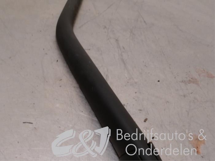 Ruitenwisserarm achter van een Opel Vivaro 1.6 CDTI BiTurbo 120 2016