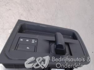 Gebruikte Selectiehendel automaat Volkswagen Caddy Cargo V (SBA/SBH) 2.0 TDI BlueMotionTechnology Prijs € 131,25 Margeregeling aangeboden door C&J bedrijfsauto's & onderdelen