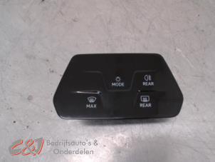 Gebruikte Mistlamp Schakelaar Volkswagen Caddy Cargo V (SBA/SBH) 2.0 TDI BlueMotionTechnology Prijs € 26,25 Margeregeling aangeboden door C&J Bedrijfsauto's & Onderdelen