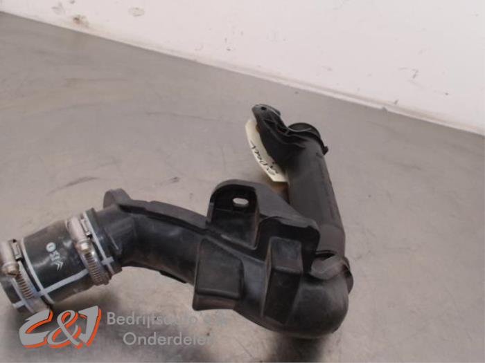 Gebruikte Intercooler Buis Peugeot Expert (V1/VA/VB/VE/VF/VT/VY) 2.0 Blue HDi 180 16V Prijs € 21,00 Margeregeling aangeboden door C&J Bedrijfsauto's & Onderdelen