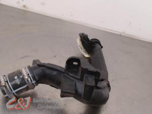 Gebruikte Intercooler Buis Peugeot Expert (V1/VA/VB/VE/VF/VT/VY) 2.0 Blue HDi 180 16V Prijs € 21,00 Margeregeling aangeboden door C&J Bedrijfsauto's & Onderdelen