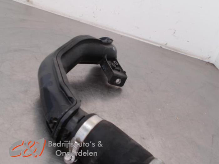 Gebruikte Intercooler Buis Ford Tourneo Connect/Grand Tourneo Connect 1.5 EcoBlue Prijs € 21,00 Margeregeling aangeboden door C&J Bedrijfsauto's & Onderdelen
