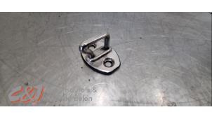 Gebruikte Slotplaat voor Volkswagen Caddy Cargo V (SBA/SBH) 2.0 TDI BlueMotionTechnology Prijs € 10,50 Margeregeling aangeboden door C&J Bedrijfsauto's & Onderdelen