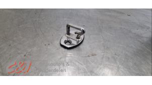 Gebruikte Slotplaat voor Volkswagen Caddy Cargo V (SBA/SBH) 2.0 TDI BlueMotionTechnology Prijs € 10,50 Margeregeling aangeboden door C&J Bedrijfsauto's & Onderdelen