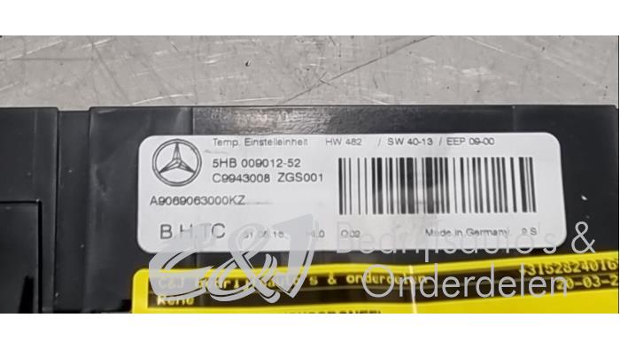 Kachel Bedieningspaneel van een Mercedes-Benz Sprinter 3,5t (906.63) 314 CDI 16V 2016
