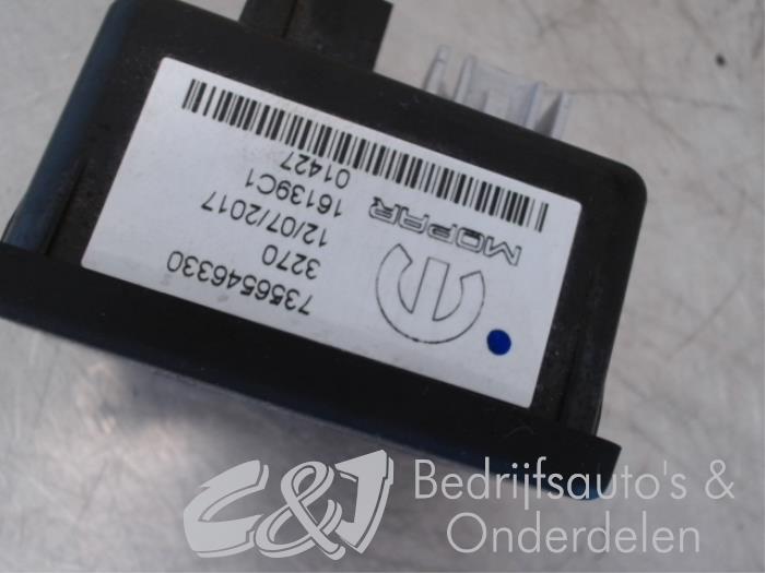 AUX/USB aansluiting van een Peugeot Boxer (U9) 2.0 BlueHDi 110 2018