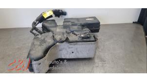 Gebruikte Adblue tank Volkswagen Crafter (SY) 2.0 TDI FWD Prijs € 210,00 Margeregeling aangeboden door C&J Bedrijfsauto's & Onderdelen