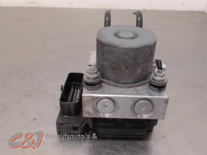 ABS Pomp van een Ford Transit Custom 2.2 TDCi 16V 2014