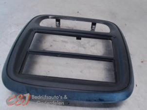 Gebruikte Radio omlijsting Renault Trafic Passenger (1JL/2JL/3JL/4JL) 1.6 dCi 115 Prijs € 42,00 Margeregeling aangeboden door C&J Bedrijfsauto's & Onderdelen