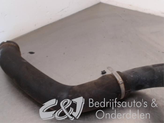 Intercooler Slang van een Opel Combo 1.3 CDTI 16V ecoFlex 2015