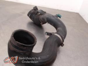 Gebruikte Intercooler Buis Peugeot Boxer (U9) 2.2 HDi 110 Euro 5 Prijs € 21,00 Margeregeling aangeboden door C&J Bedrijfsauto's & Onderdelen