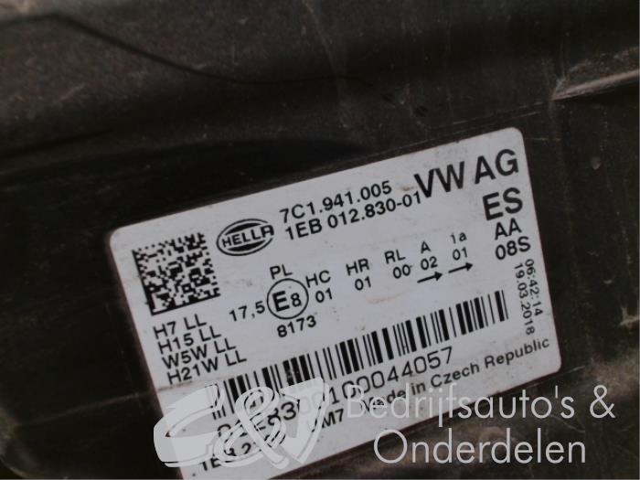 Koplamp fitting van een Volkswagen Crafter (SY) 2.0 TDI 2018