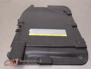 Gebruikte Accu afdekkap Volkswagen Crafter (SY) 2.0 TDI FWD Prijs € 68,25 Margeregeling aangeboden door C&J Bedrijfsauto's & Onderdelen