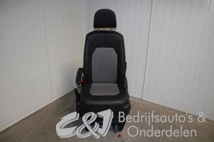 Gebruikte Voorstoel links Volkswagen Crafter (SY) 2.0 TDI Prijs € 682,50 Margeregeling aangeboden door C&J bedrijfsauto's & onderdelen